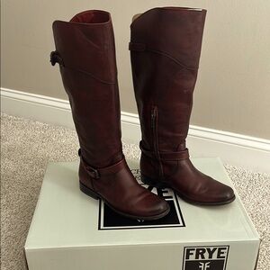 Frye Philip Riding Boot - Sz 8
Burnt red leather. Great condition!